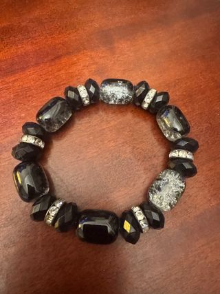 Pulsera elástica negra y plateada