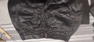 Pantalón efecto piel negro