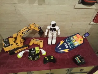 Lote Juguetes RC: Excavadora, Barco, Robot
