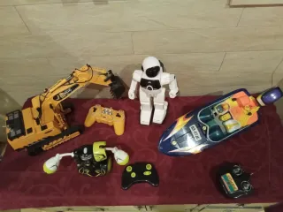 Lote Juguetes RC: Excavadora, Barco, Robot