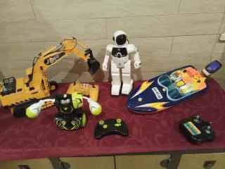 Lote Juguetes RC: Excavadora, Barco, Robot