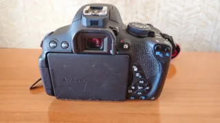 Cámara Canon 700D + Accesorios