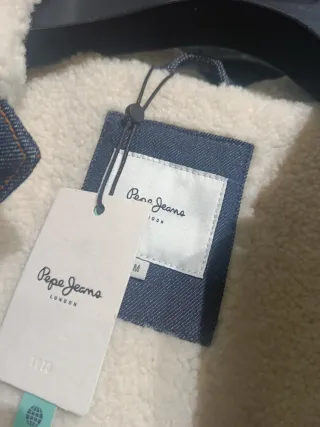 Chaqueta vaquera Desigual con cuello de borrego