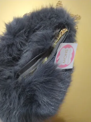 Bolso peludo gris soymohs mini con etiqueta