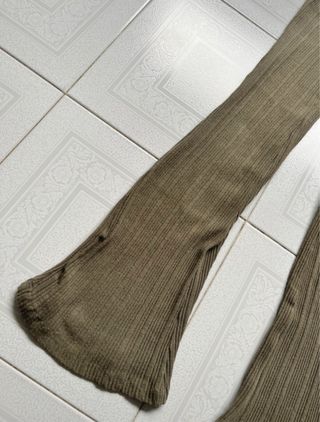 Calças flare legging verde militar