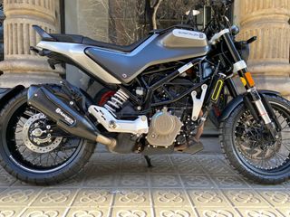 Husqvarna Svartpilen 125 Gris/Plata