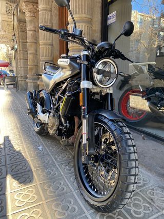 Husqvarna Svartpilen 125 Gris/Plata