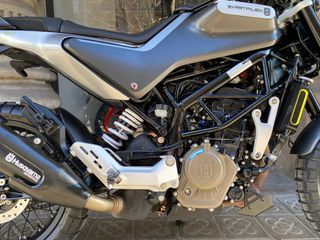 Husqvarna Svartpilen 125 Gris/Plata