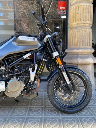 Husqvarna Svartpilen 125 Gris/Plata