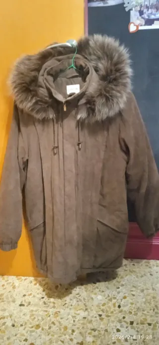 Parka de mujer con capucha y pelo