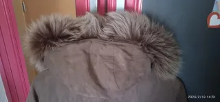 Parka de mujer con capucha y pelo