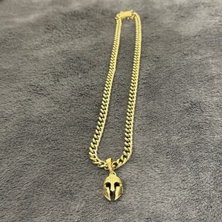 Cadena Cubana y Colgante Casco Guerrero