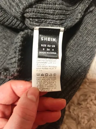 Jersey de punto gris con volantes