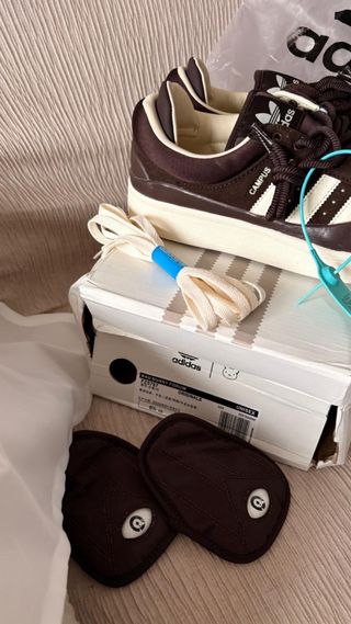 Zapatilla Adidas Campus Marrón y Blanca