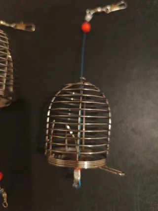 Cesta de pesca con plomos