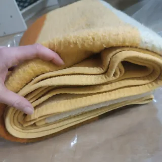 2 Mantas de lana 180 x 140..