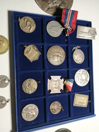 Lote de medallas antiguas