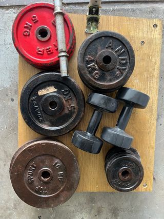 Pesas gimnasio y mancuernas