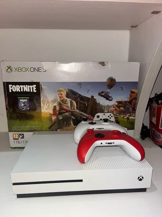 Xbox One S 1TB Fortnite + 2 mandos