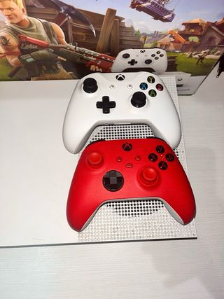 Xbox One S 1TB Fortnite + 2 mandos