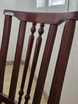 Mesa de madera extensible con 5 sillas