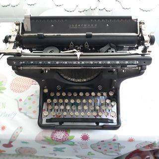 Máquina de escribir Underwood antigua