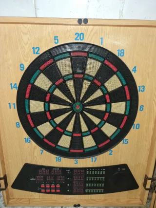 Diana de dardos con caja y dardos