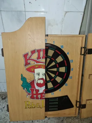 Diana de dardos con caja y dardos