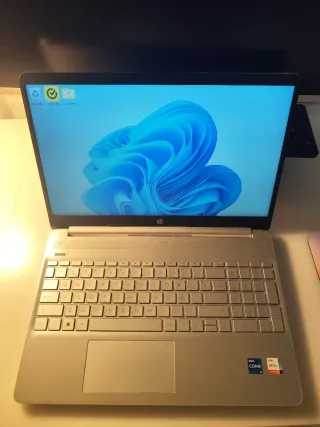 HP 15s fq40 i7 16GB RAM Win 11 Pro