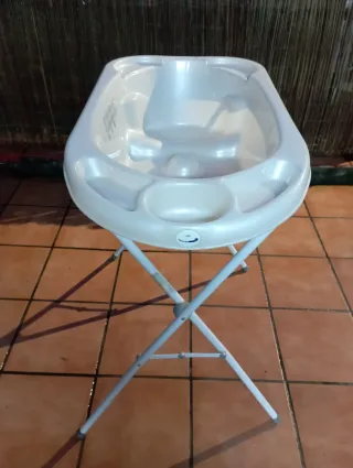 Bañera de bebé con soporte plegable
