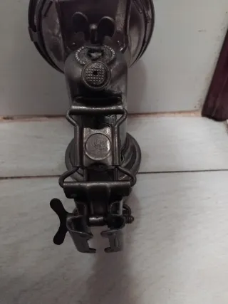 Antiguo faro carburo Detectiv