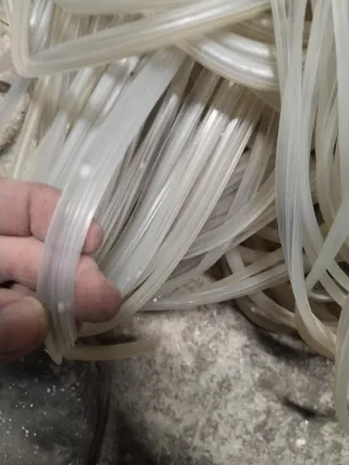 Goma transparente para acristalar o mamparas