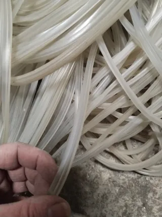 Goma transparente para acristalar o mamparas