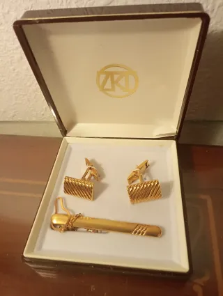 Gemelos y pisa corbatas chapado en oro