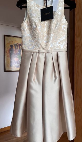 Vestido Pronovias corto encaje y mikado