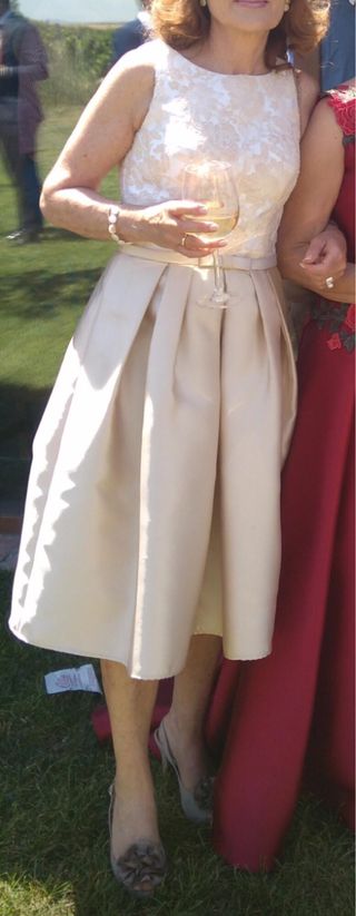 Vestido Pronovias corto encaje y mikado