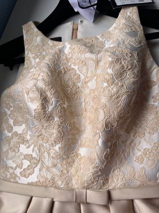 Vestido Pronovias corto encaje y mikado