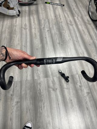 Manillar FSA SL-K Carbono 420mm cableado interno.