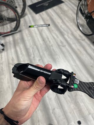 Manillar FSA SL-K Carbono 420mm cableado interno.