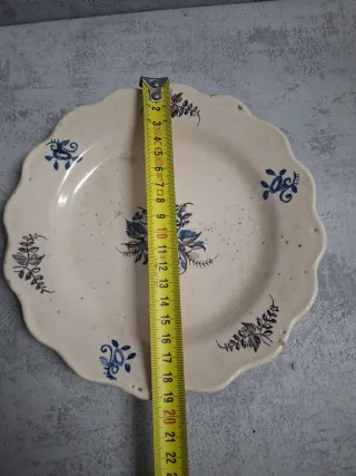 2 Platos antiguos decorados azul manises