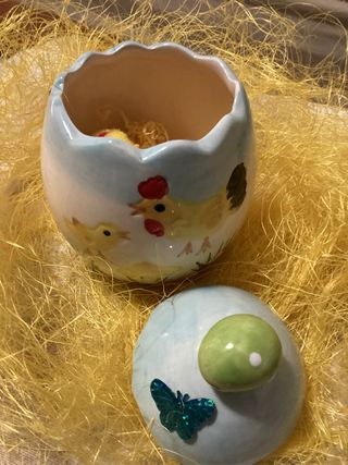 Uova pasquale oggettistica con pulcino