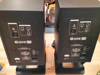 Altavoces ADAM A7X Negros