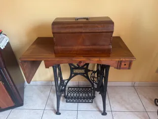 Mobiletto vintage in legno