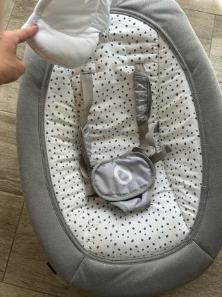 Hamaca bebé gris marca Lionelo