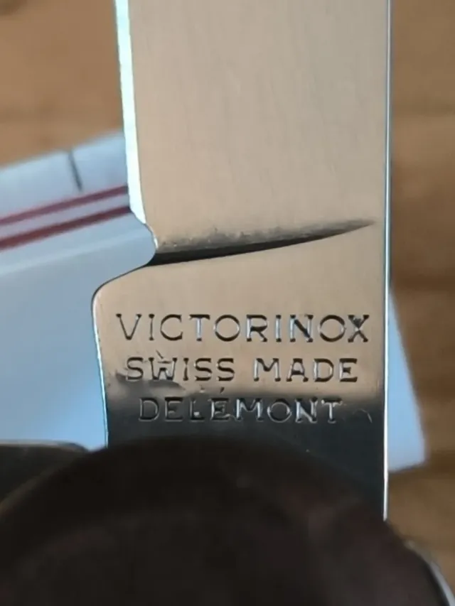 Navaja Victorinox Delemont Huntsman EcoWood