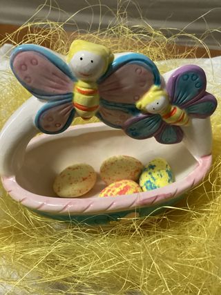 Cestino Pasquale con farfalle e uova