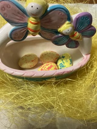 Cestino Pasquale con farfalle e uova