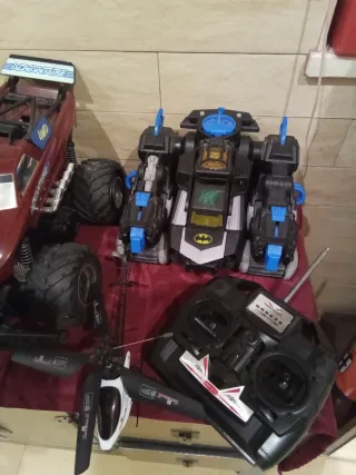 Lote Juguetes RC: Coche Bat, Robot, Camión