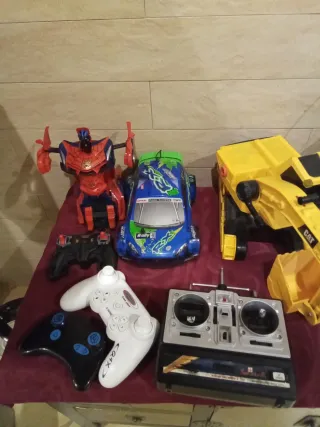 Lote Juguetes RC: Coche Bat, Robot, Camión