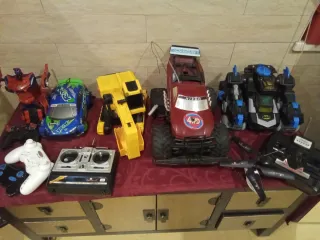 Lote Juguetes RC: Coche Bat, Robot, Camión